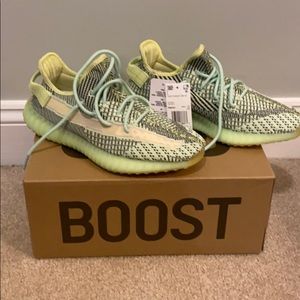 NWT in box YEEZY BOOST 350 V2 Adidas YEEZREEL
